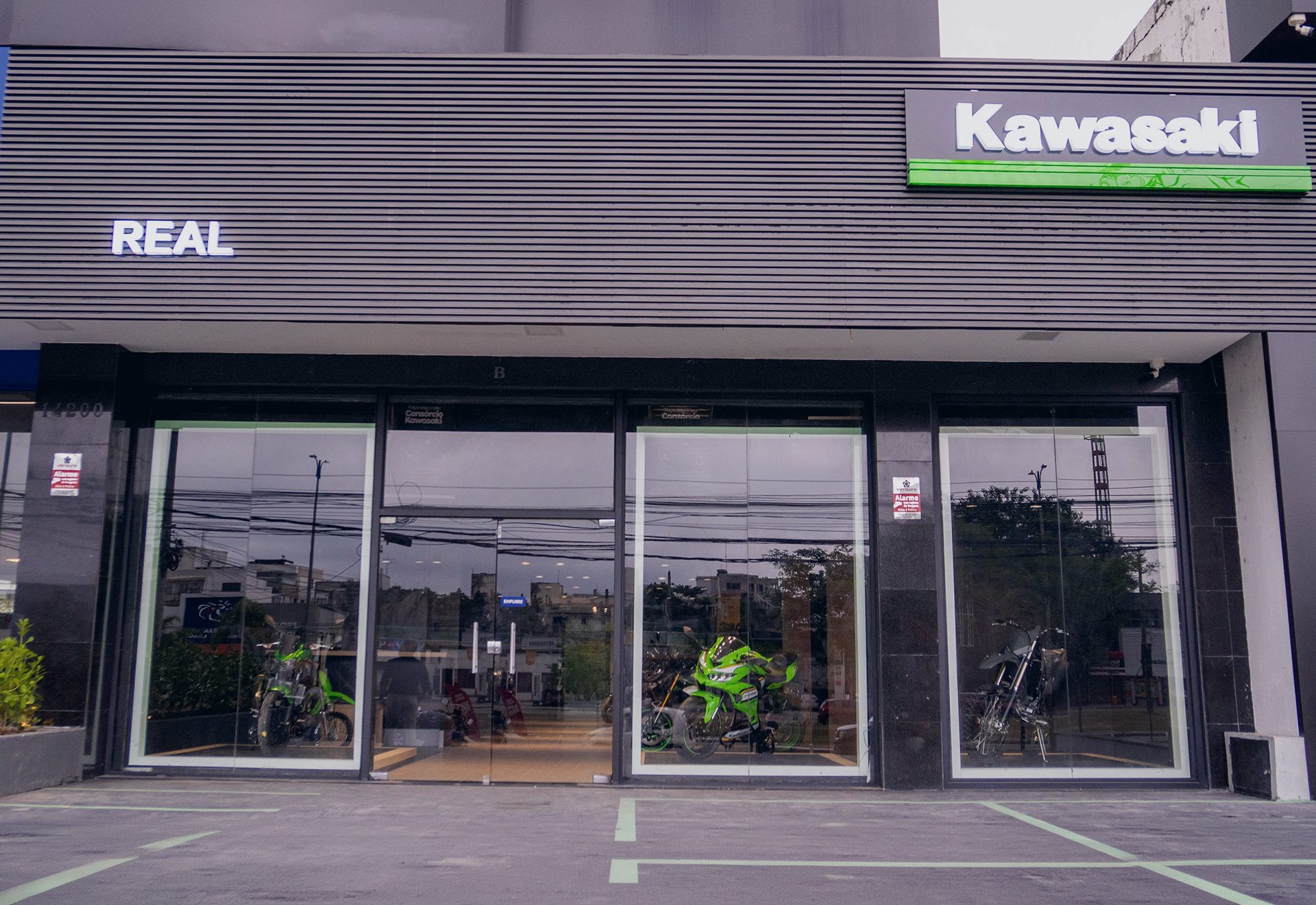 Fachada da Kawasaki Real